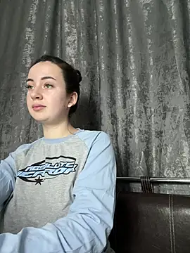 SweetieKendl online show from December 2024 02:33:01 AM