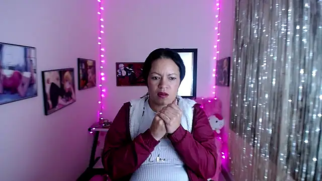 Cristal w online show from February 2025 03:30:02 PM