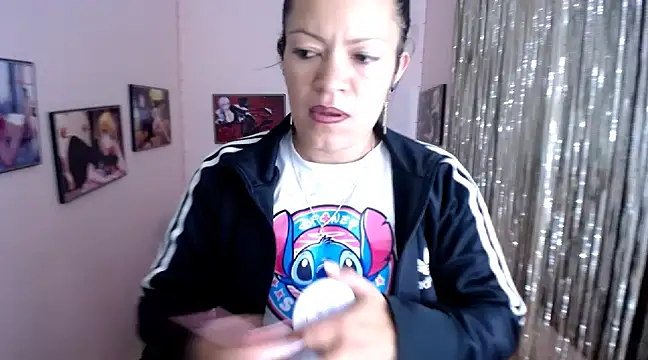 Cristal w online show from March 2025 04:30:02 PM