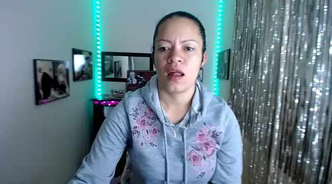 Cristal w online show from March 2025 12:22:02 PM