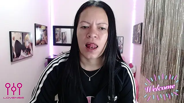 Cristal w online show from October 2025 01:37:01 PM