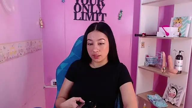 Snapshot of Lila_Pinky chatting on March 2025 02:41:01 PM Lila Pinky online show from March 2025 02:41:01 PM