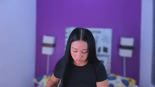 Snapshot of Lila_Pinky chatting on November 2025 12:49:02 PM Lila Pinky online show from November 2025 12:49:02 PM