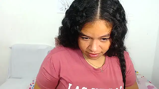 Snapshot of Hazel_donna chatting on May 2026 09:28:01 AM Hazel donna online show from May 2026 09:28:01 AM