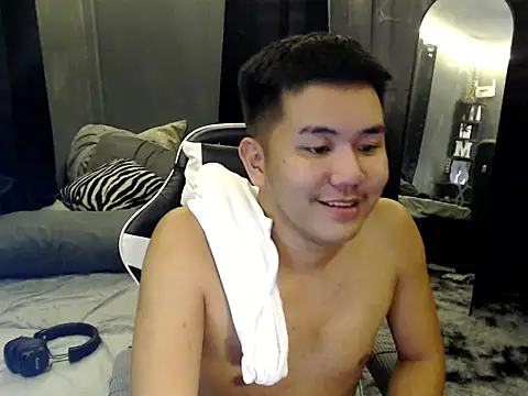 xgregor07 online show from October 2025 03:47:02 PM