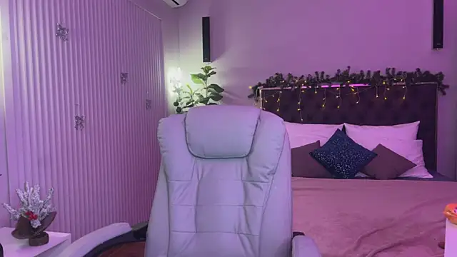 XtraHotX online show from January 2025 01:42:02 AM