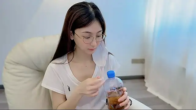 Snapshot of SHUIshui_ chatting on May 2026 09:17:02 AM SHUIshui online show from May 2026 09:17:02 AM