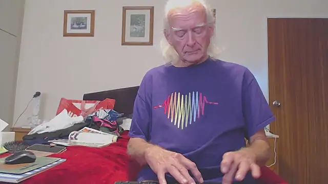 WaverlyKernow online show from October 2025 02:02:01 PM