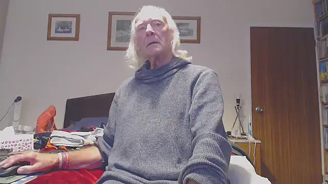 WaverlyKernow online show from October 2025 02:07:02 PM