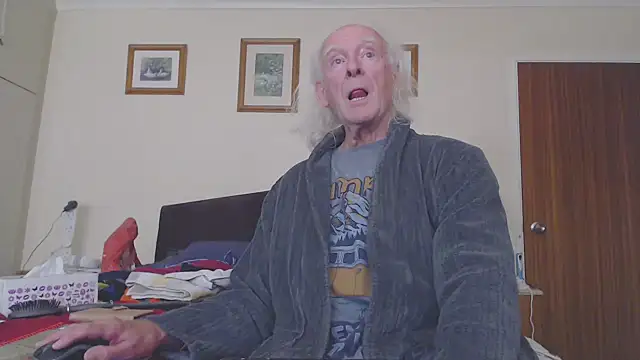 WaverlyKernow online show from October 2025 02:19:01 PM