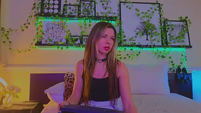 Real Tini online show from January 2025 07:04:01 PM