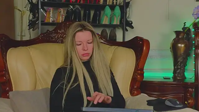 Real Tini online show from March 2026 06:25:01 AM