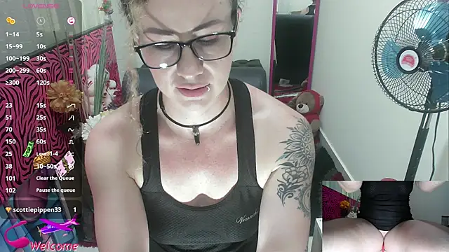 ViickySexy online show from October 2025 07:56:02 PM