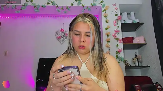 Snapshot of little_tifanny82 chatting on December 2024 02:17:01 PM little tifanny82 online show from December 2024 02:17:01 PM