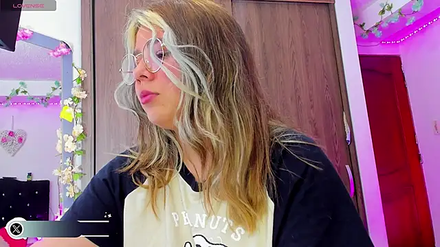 Snapshot of little_tifanny82 chatting on January 2025 03:58:01 PM little tifanny82 online show from January 2025 03:58:01 PM