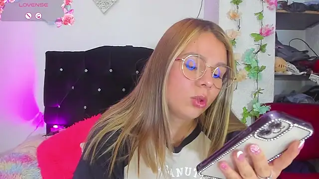 Snapshot of little_tifanny82 chatting on February 2025 02:36:01 PM little tifanny82 online show from February 2025 02:36:01 PM