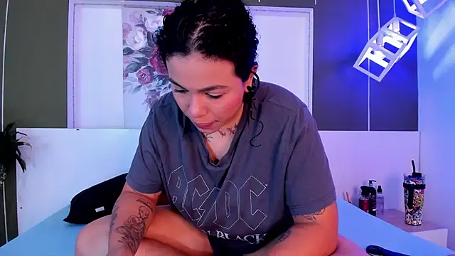 Alexxxholy online show from February 2025 01:46:02 PM