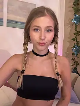 LunaRase online show from February 2025 02:24:02 PM