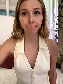 LunaRase online show from October 2025 09:28:02 AM