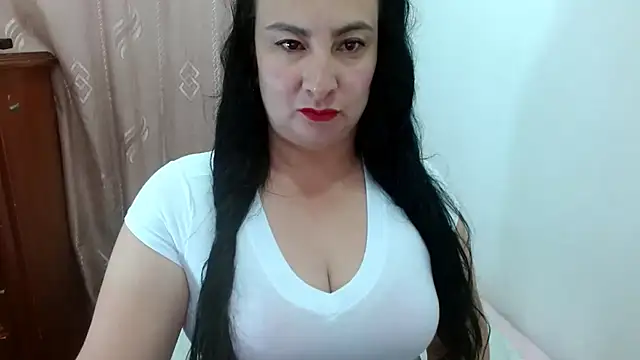 Snapshot of Ashyle chatting on July 2026 03:43:01 AM Ashyle online show from July 2026 03:43:01 AM
