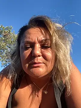 MikyVesela online show from September 2025 02:42:02 PM