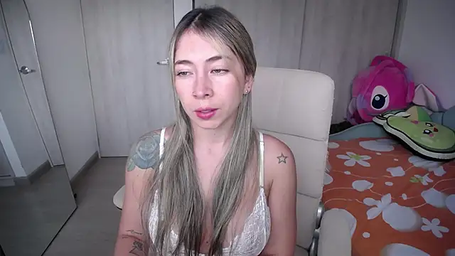 Snapshot of _arianalzate_ chatting on February 2025 10:36:01 PM arianalzate online show from February 2025 10:36:01 PM