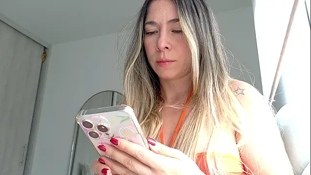 Snapshot of _arianalzate_ chatting on June 2026 05:35:02 PM arianalzate online show from June 2026 05:35:02 PM