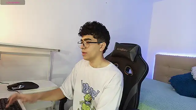  nickconnor01 online show from November 2025 04:33:02 AM