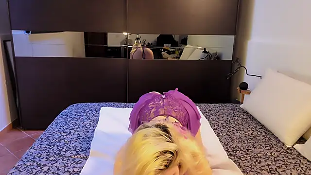 LeylaRosse online show from April 2026 08:08:01 AM