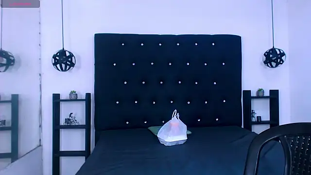 Mels  online show from April 2026 06:19:01 PM