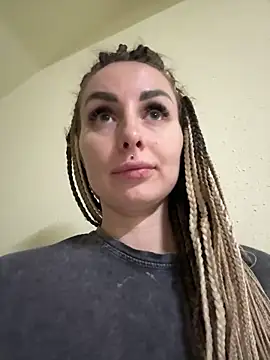 Snapshot of TwixCouple chatting on March 2025 11:49:02 PM TwixCouple online show from March 2025 11:49:02 PM