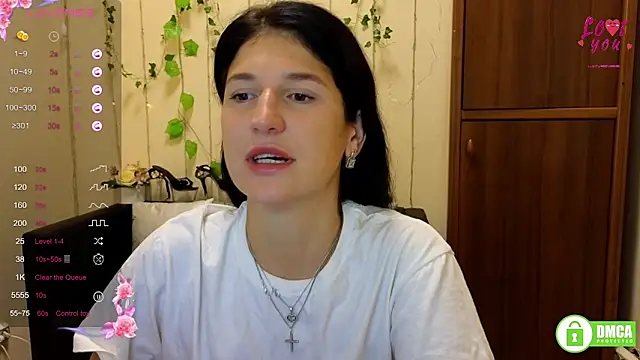 Alianna Solo Kisses online show from September 2025 05:31:01 AM