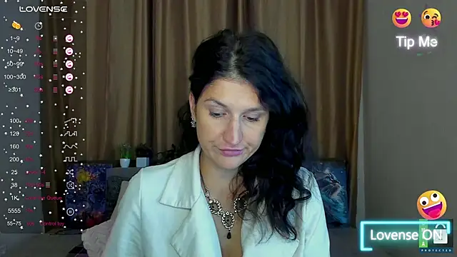 Alianna Solo Kisses online show from November 2025 12:18:02 PM