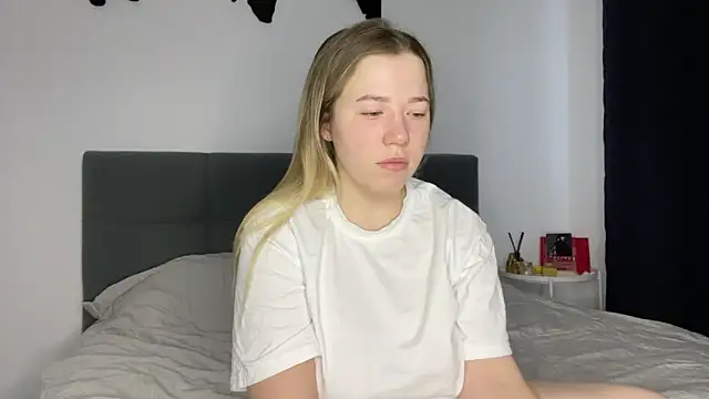 Embersweetbunny online show from February 2025 07:13:02 AM