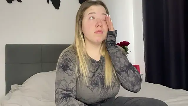 Embersweetbunny online show from February 2025 07:49:02 AM