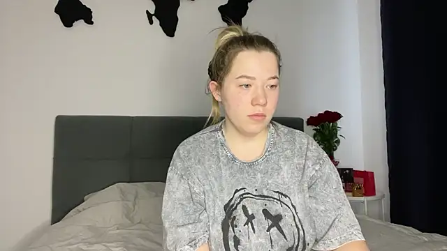 Embersweetbunny online show from February 2025 07:12:02 AM