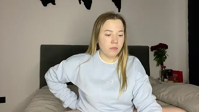 Embersweetbunny online show from February 2025 03:49:01 PM