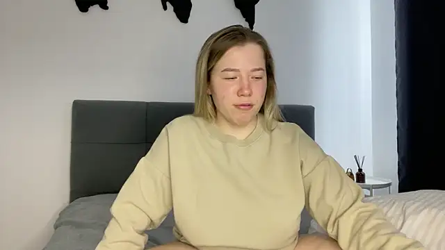 Embersweetbunny online show from February 2025 11:23:02 AM