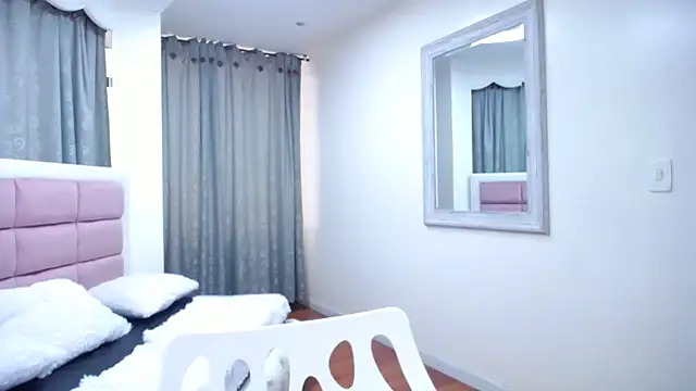 Snapshot of IssadoraJames chatting on December 2024 06:53:02 PM IssadoraJames online show from December 2024 06:53:02 PM