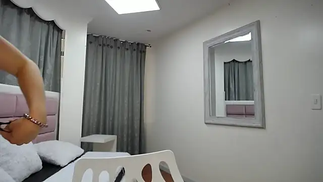 Snapshot of IssadoraJames chatting on January 2025 06:28:01 PM IssadoraJames online show from January 2025 06:28:01 PM