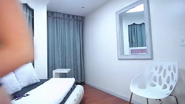 Snapshot of IssadoraJames chatting on January 2025 12:57:02 AM IssadoraJames online show from January 2025 12:57:02 AM