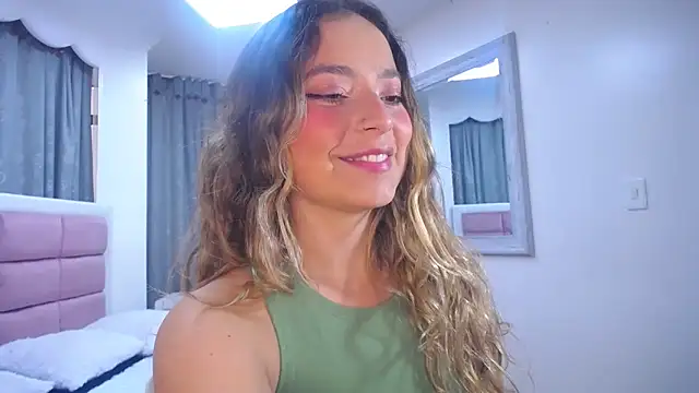 Snapshot of IssadoraJames chatting on January 2025 07:22:01 PM IssadoraJames online show from January 2025 07:22:01 PM