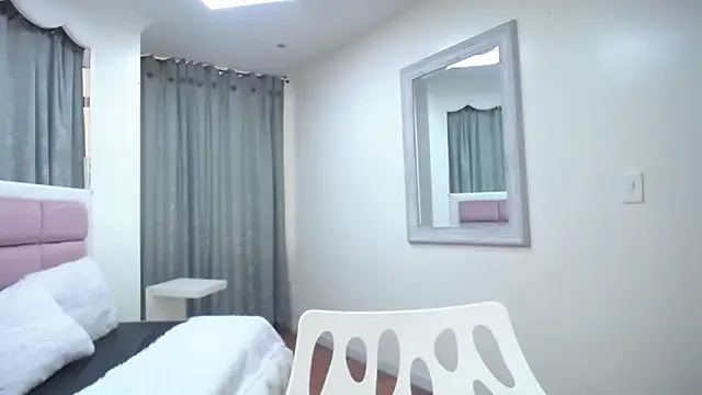 Snapshot of IssadoraJames chatting on February 2025 06:34:02 PM IssadoraJames online show from February 2025 06:34:02 PM