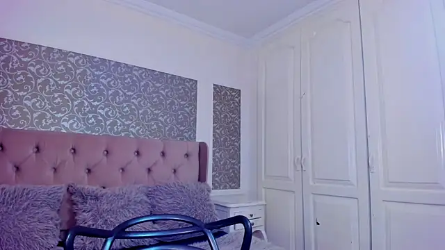 Snapshot of IssadoraJames chatting on September 2025 02:11:01 PM IssadoraJames online show from September 2025 02:11:01 PM