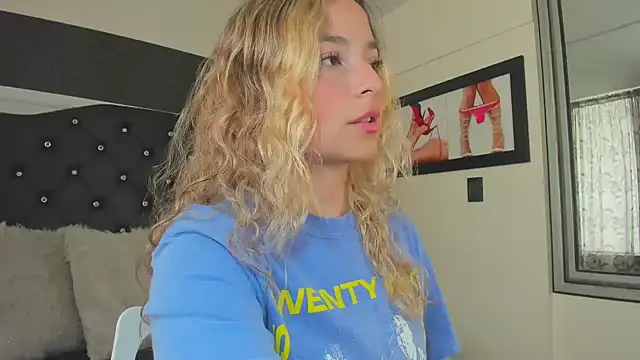 Snapshot of IssadoraJames chatting on October 2025 02:15:02 PM IssadoraJames online show from October 2025 02:15:02 PM