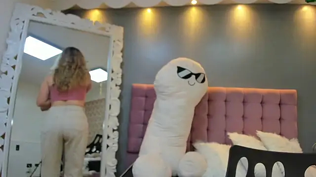 Snapshot of IssadoraJames chatting on October 2025 02:26:02 PM IssadoraJames online show from October 2025 02:26:02 PM