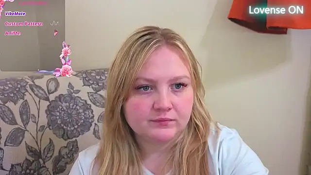 Snapshot of PhatAssBlond chatting on April 2026 10:00:02 PM PhatAssBlond online show from April 2026 10:00:02 PM