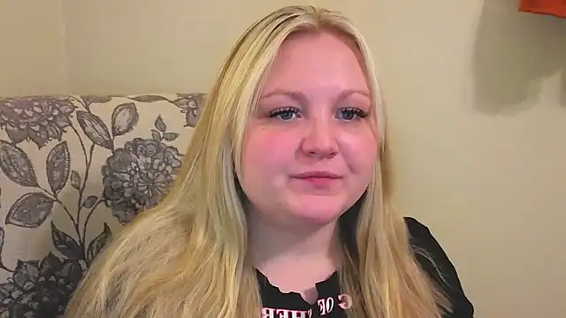 Snapshot of PhatAssBlond chatting on April 2026 10:34:02 PM PhatAssBlond online show from April 2026 10:34:02 PM