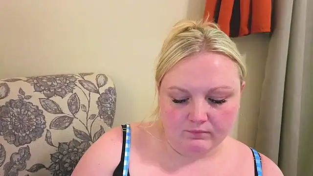Snapshot of PhatAssBlond chatting on April 2026 10:49:02 PM PhatAssBlond online show from April 2026 10:49:02 PM