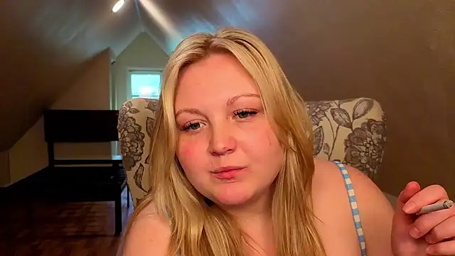 Snapshot of PhatAssBlond chatting on May 2026 09:10:02 PM PhatAssBlond online show from May 2026 09:10:02 PM